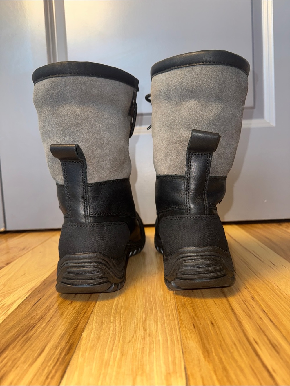 UGG Adirondack Waterproof Winter Snow Boots Black Gray Women’s Size 8 - Picture 6 of 14